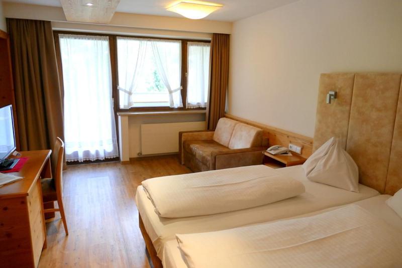 Hotel Gasthof Mitteregger - Beste Lage In 카프룬 외부 사진