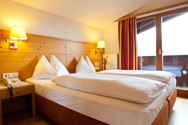 Hotel Gasthof Mitteregger - Beste Lage In 카프룬 외부 사진
