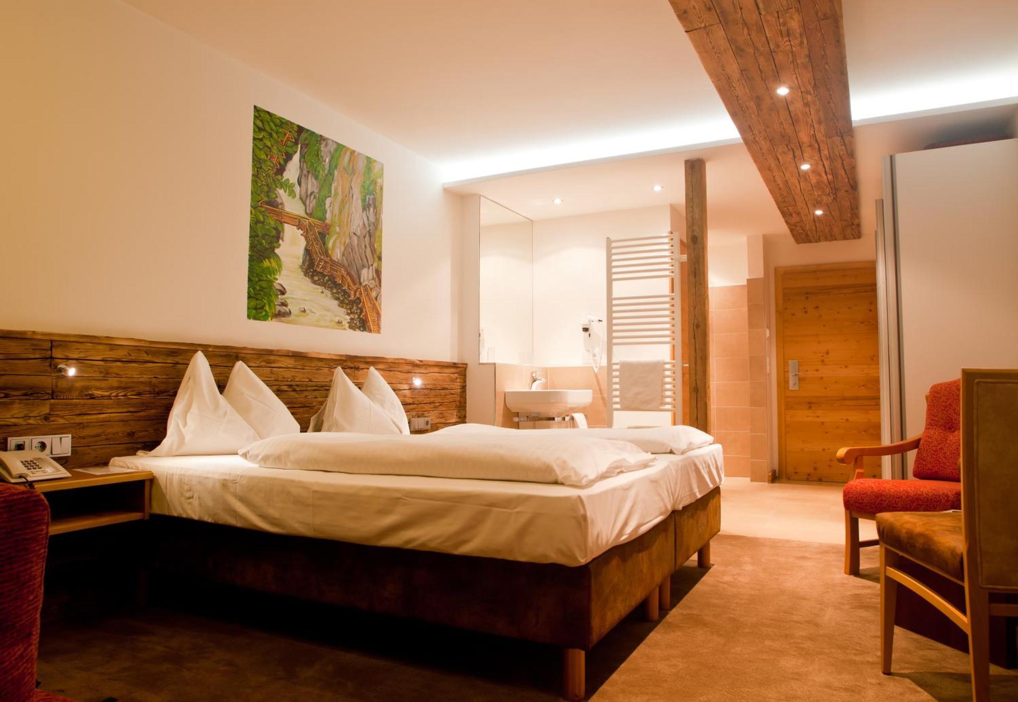 Hotel Gasthof Mitteregger - Beste Lage In 카프룬 외부 사진