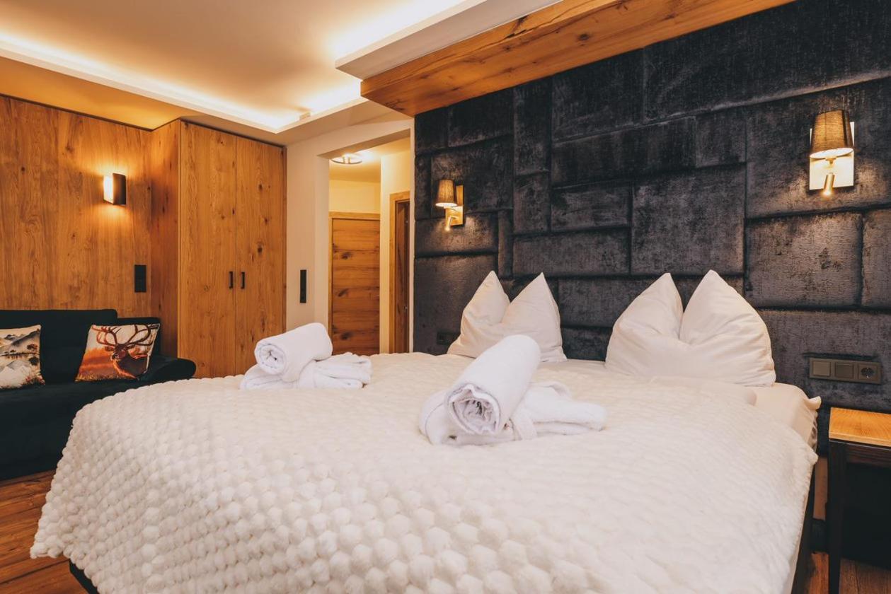 Hotel Gasthof Mitteregger - Beste Lage In 카프룬 외부 사진