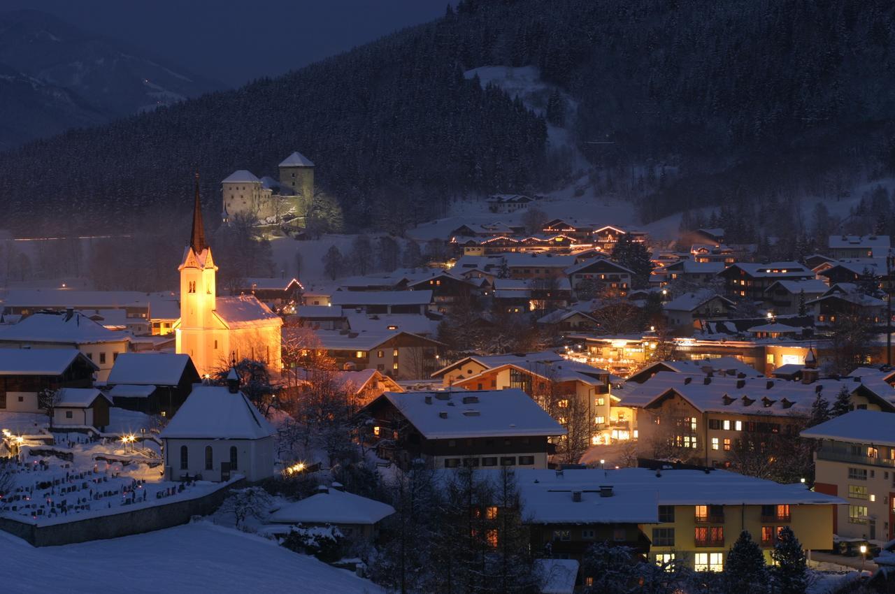 Hotel Gasthof Mitteregger - Beste Lage In 카프룬 외부 사진